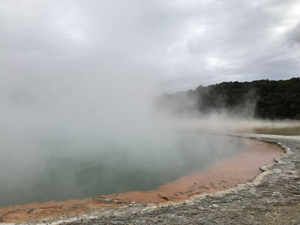 紐西蘭北島│懷歐塔普WAI-O-TAPU園區攻略＆Huka Falls