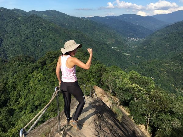 三峽【五寮尖山】有挑戰性、走在稜線！北部天然攀岩場之一