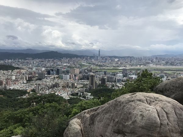 內湖金面山步道│【簡易版】體驗攀登大岩壁、懸崖巨岩
